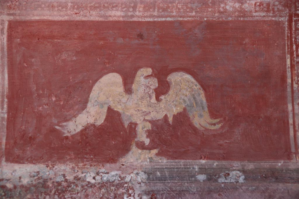 HGW24 Pompeii. Villa of Diomedes. October 2023. Detail of painted eagle from upper centre of east wall. Photo courtesy of Klaus Heese.
(Villa Diomedes Project – area 61).
(Fontaine, room 5,13).