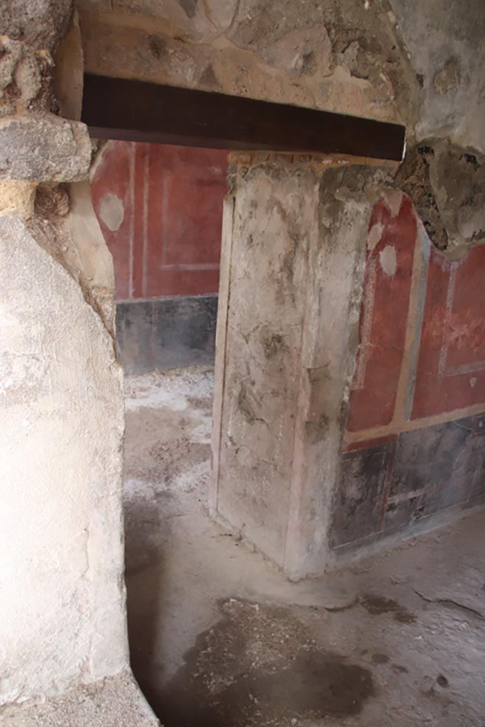 Villa of Diomedes, Pompeii. October 2023. 
Doorway in north wall leading into next room. Photo courtesy of Klaus Heese.
(Villa Diomedes Project – area 55).
(Fontaine, room 5,9 with doorway into room 5,8).