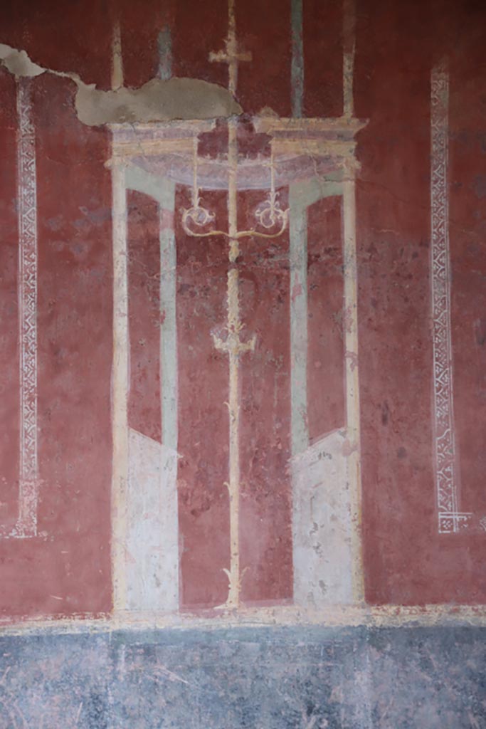 Villa of Diomedes, Pompeii. October 2023. 
Detail of painted candelabra in centre of east wall. Photo courtesy of Klaus Heese.
(Villa Diomedes Project – area 55).
(Fontaine, room 5,9).