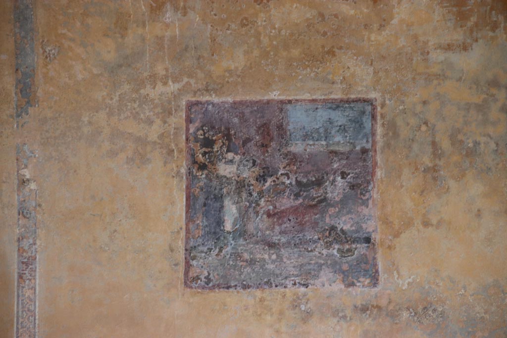 Villa of Diomedes, Pompeii. October 2023. Detail of painting in centre of east wall of triclinium. Photo courtesy of Klaus Heese.
(Villa Diomedes Project – area 54).
(Fontaine, room 5,7).