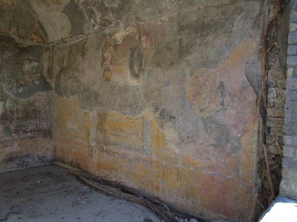 HGW24 Pompeii. December 2006. South wall of one of the richly decorated living rooms overlooking the east portico of the garden. 
(Fontaine, room 5,7).