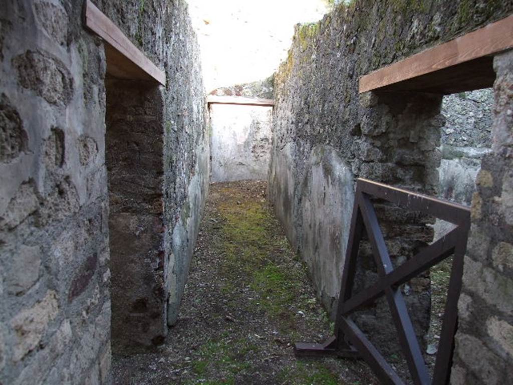 HGW24 Pompeii. December 2006. Corridor in south-east corner of garden area. 
(Villa Diomedes Project – area, corridor 50).
(Fontaine, room 5,3, corridor).
The doorway on the left leads into the large triclinium (5,5) room shown above.
The doorway on the right leads into the small room with window, in the south-east corner of the east portico. (5,4).
At the end of the corridor is a doorway leading into the room at the rear of the large room.
This room is shown below. (5,6).