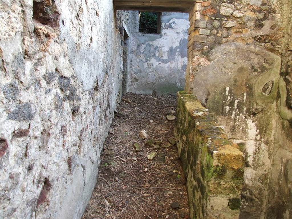 HGW24 Pompeii. December 2006. Looking south along east end of corridor at the side of the stairs to cellar level.
According to the plan by La Vega, No.81 was found in the above corridor, but there were two No.81’s shown.
The one shown on PAH addendum, p.160 – dated 25th June 1774 would seem to fit in with the dates when the surrounding rooms were excavated – but no further details are shown.
(The other No.81 would seem to be from 7th or 9th December 1773, and from the west side of the cellar below the garden area, and said –
From PAH, addendum, p.131 – 
Relazione delle antichita, che si vanno ritrovando nella masseria del sig. D. Giovanni Milano parsonaro, che si era principiata al di 14 Febbraro 1771. (Report of Antiquities found.....)
 “No.81. nella stessa date. Si e ritrovata una sciva di bronzo, e tra la terra levata di quel sito si sono trovate tre monete, due di diam. on.1, e l’altra di min. 3 ½ , che per la ruggine non si distinguono. Un pezzo di sciva, il tutto di bronzo. Ed un bottone di vetro.”