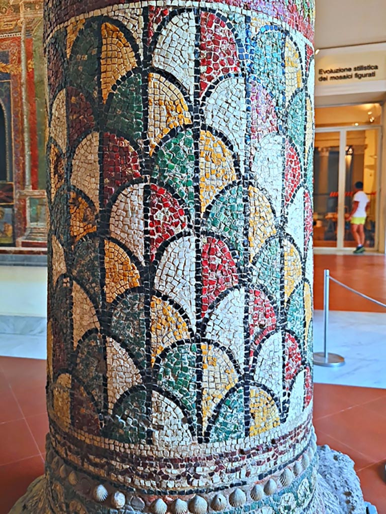 HGE12 Villa of the Mosaic Columns. September 2024.  
Detail from column on display in Naples Archaeological Museum. Photo courtesy of Giuseppe Ciaramella.