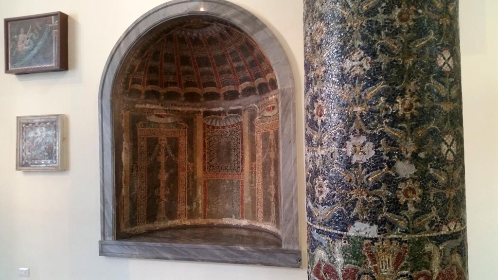 HGE12 Villa of the Mosaic Columns. August 2016. 
Detail from column on display in Naples Archaeological Museum. Photo courtesy of Maribel Velasco.