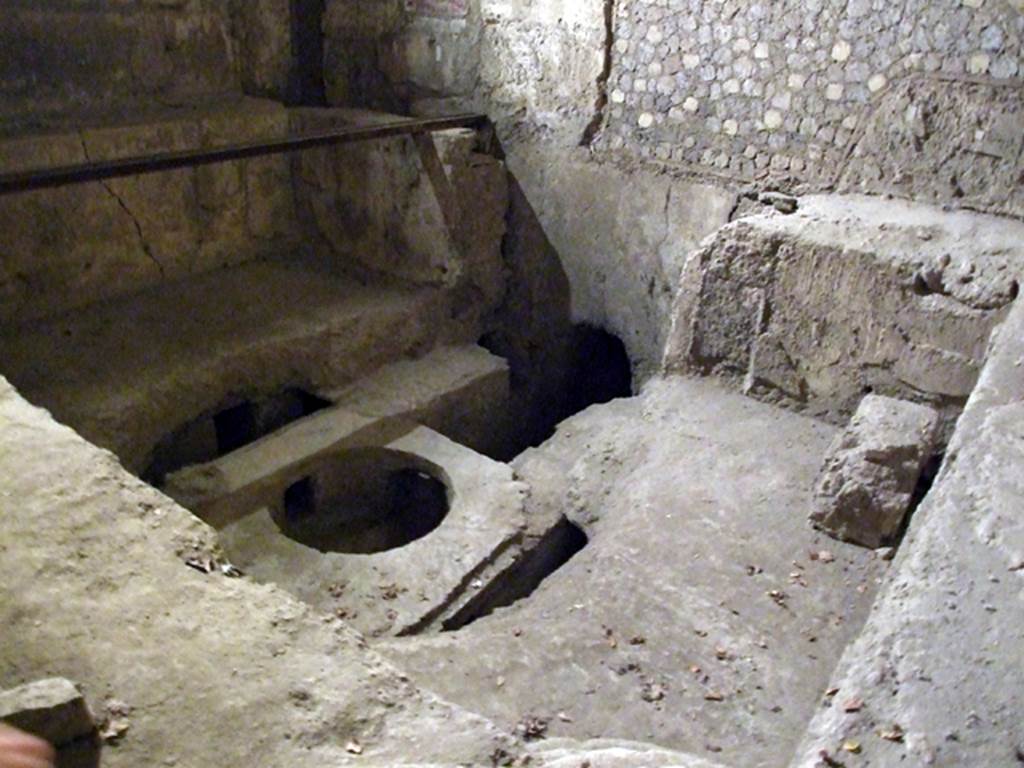 Castellammare di Stabia, Villa San Marco, December 2006. Room 29, bath in caldarium. According to Keppie, these baths in the caldarium were heated by a bronze water-tank which was acquired by Sir William Hamilton.
The water-tank was lost in the wrecking of the HMS Colossus in 1798, near the Isles of Scilly. See Keppie, L. (2009). The Romans on the Bay of Naples: an archaeological guide. The History Press, Stroud, Glos. (p.149)