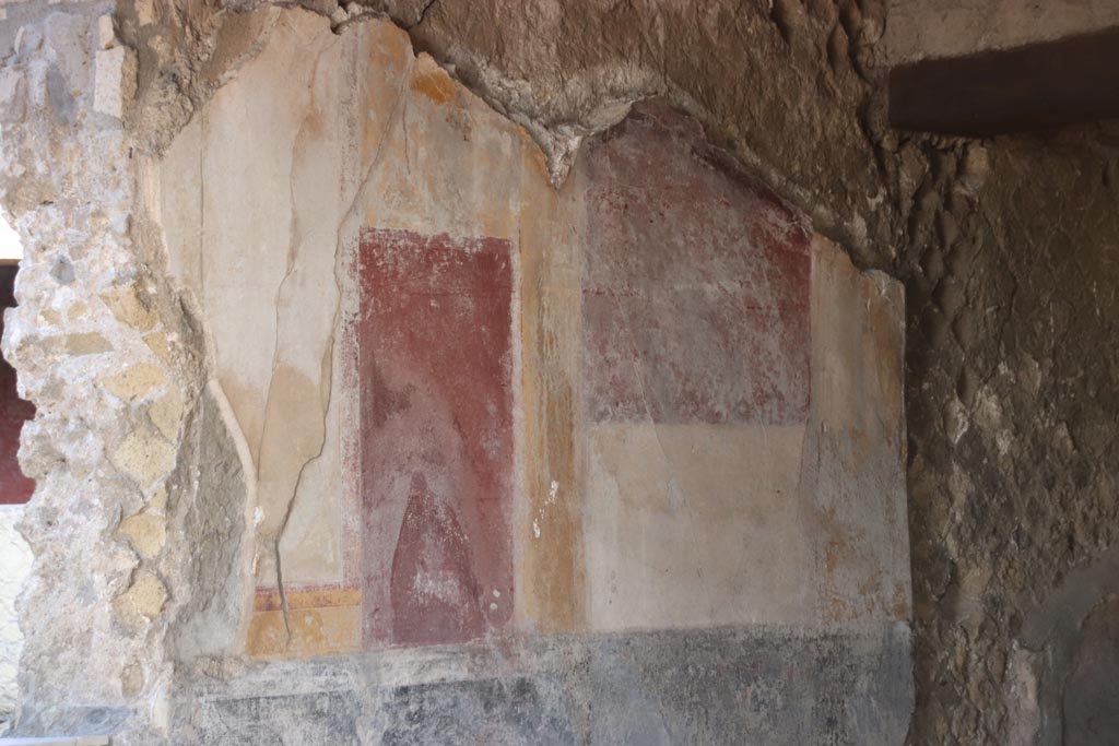 Villa San Marco, Stabiae, October 2022. 
Room 21, painted decoration on south (right) side of window onto garden 19. Photo courtesy of Klaus Heese.