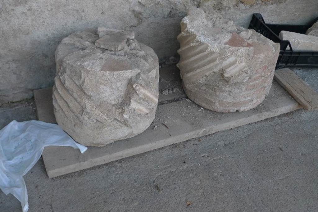 Villa San Marco, Stabiae, July 2010. Remains of spirally fluted stuccoed columns.
Photo courtesy of Michael Binns.