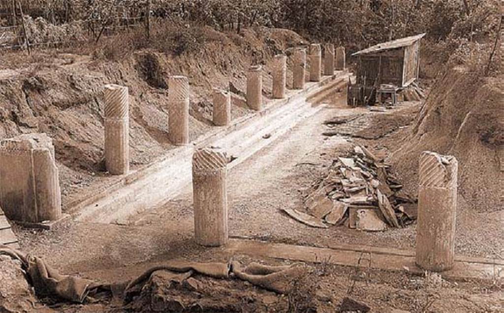 Villa San Marco, Stabiae, 1951. Excavation of  spirally fluted stuccoed columns.
According to the Soprintendenza information board on site, the earthquake of 1980 demolished the peculiar spiral columns of this peristyle. 
The shafts were white plastered in their lower part, while the upper part was scored by deep spiral grooves, counter-rotating from column to column – a motif that appears to suggest motion, and is rather unusual in Roman architecture of the 1st century A.D.
