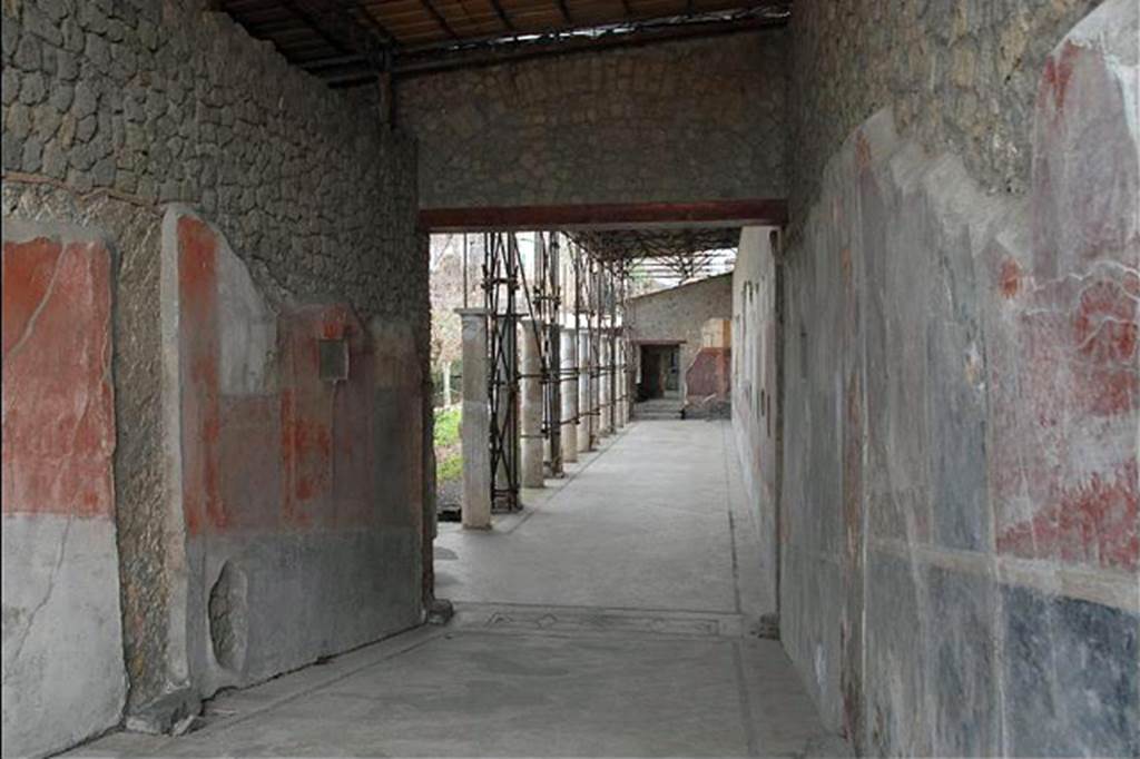 Castellammare di Stabia, Villa San Marco, January 2011. Room 4, ramp entrance, looking south towards west portico. Photo courtesy of Nando Calabrese.