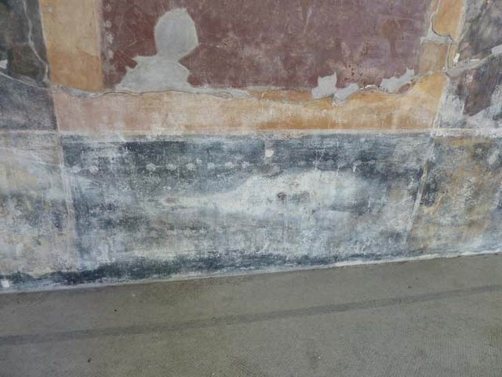 Villa San Marco, Stabiae, September 2015. Room 3, detail of west wall and zoccolo.