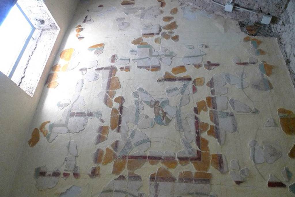 Castellammare di Stabia, Villa San Marco, July 2010. Room 14, ceiling with recomposed centre showing winged goddess. Photo courtesy of Michael Binns.