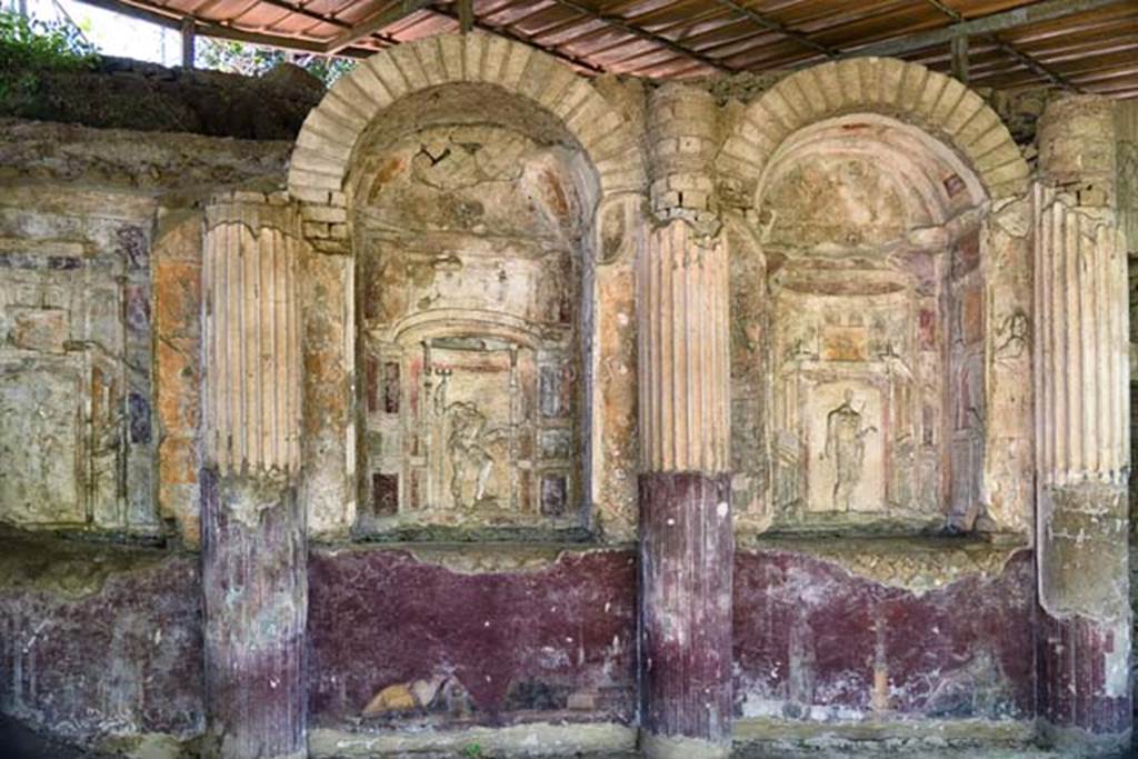 Villa San Marco, Stabiae, April 2018. Area 65, at southern end of peristyle garden, curving wall of the nymphaeum. Photo courtesy of Ian Lycett-King. Use is subject to Creative Commons Attribution-NonCommercial License v.4 International.