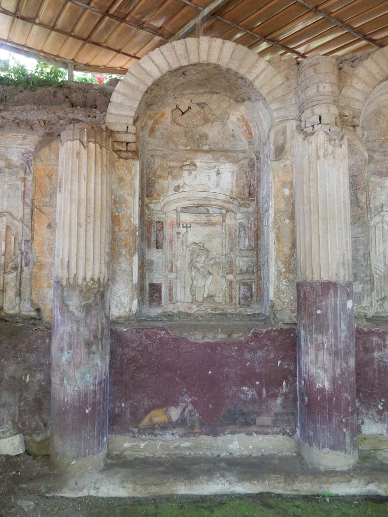 Villa San Marco, Stabiae, June 2019. Area 65, niche 2 with stuccoed Neptune.
Photo courtesy of Buzz Ferebee
