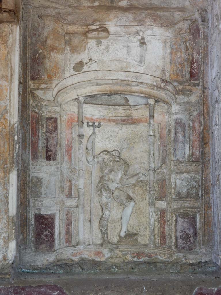 Villa San Marco, Stabiae, June 2019. Area 65, niche 2 with stuccoed Neptune.  
Photo courtesy of Buzz Ferebee