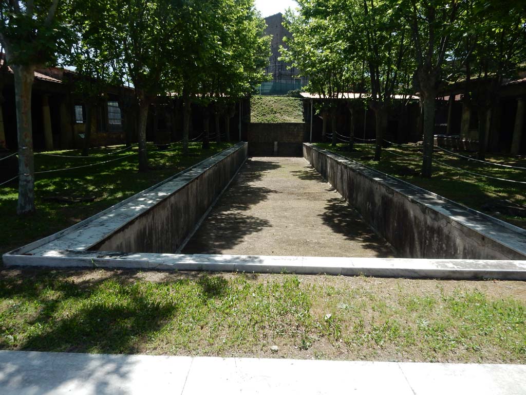Villa San Marco, Stabiae, June 2019. Looking south across pool 15 and peristyle of area 9.  
Photo courtesy of Buzz Ferebee