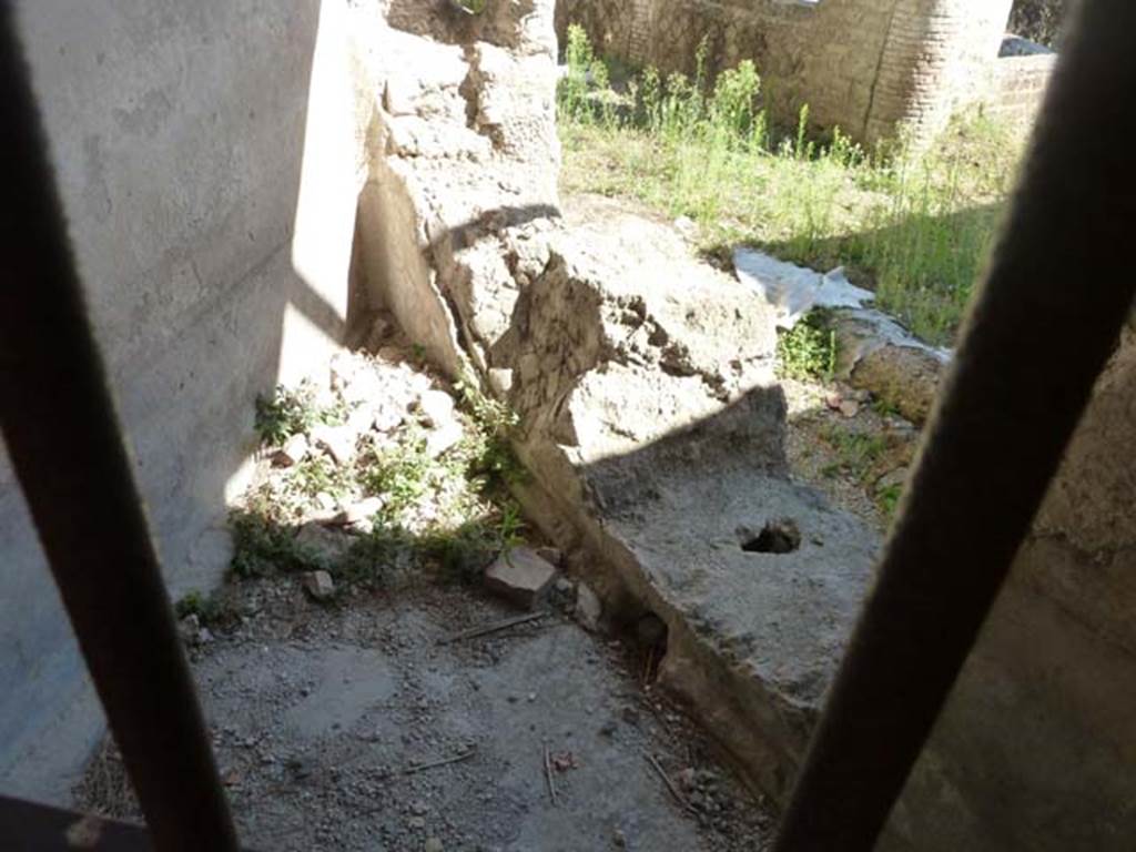 Villa San Marco, Stabiae, September 2015. 
Looking from the smallest and most westerly of the three rooms on the north side of the peristyle garden, towards portico on east side of Villa.
