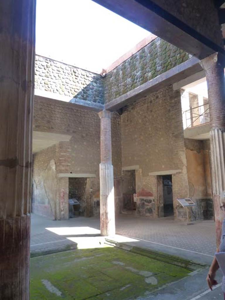Villa San Marco, Stabiae, September 2015. 
Room 44, looking towards the south-east corner of the atrium. 
On the lower wall on the right of the photo is the black painted zoccolo on the east side of the entrance doorway.
The doorway to the east of this is into room 61.