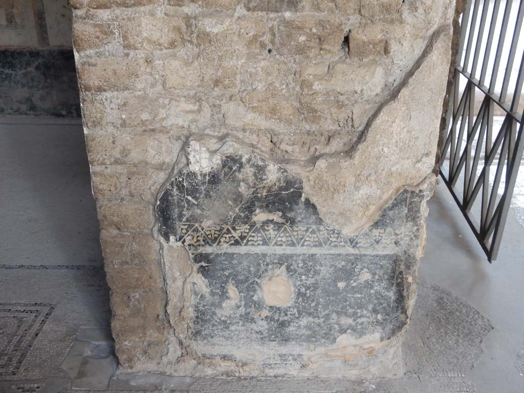 Villa San Marco, Stabiae, June 2019. Room 44, painted decoration on south wall between room 61, on left and entrance doorway, on right.
Photo courtesy of Buzz Ferebee.