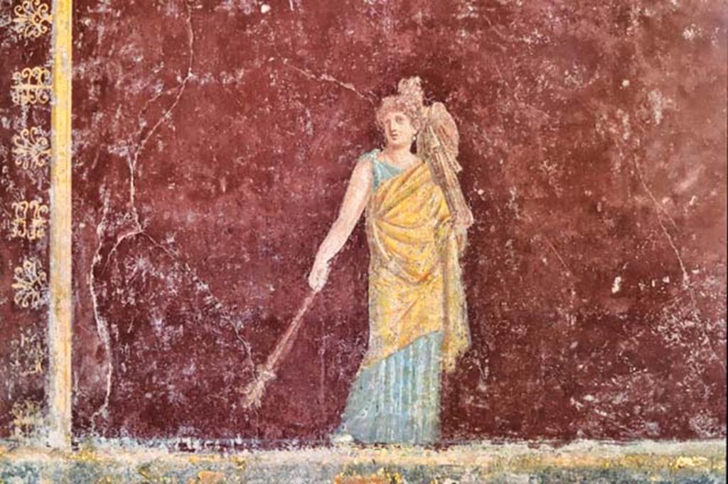Villa San Marco, Stabiae, April 2018. 
Room 30, south-east corner. Painting of Iphigenia with a palladium on her shoulder and torch in her hand. Photo courtesy of Ian Lycett-King. Use is subject to Creative Commons Attribution-NonCommercial License v.4 International.