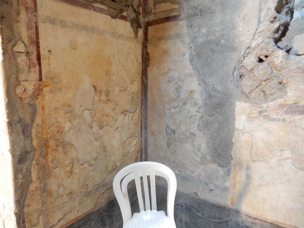 Villa San Marco, Stabiae, June 2019. Room 61, north-east corner. Photo courtesy of Buzz Ferebee.