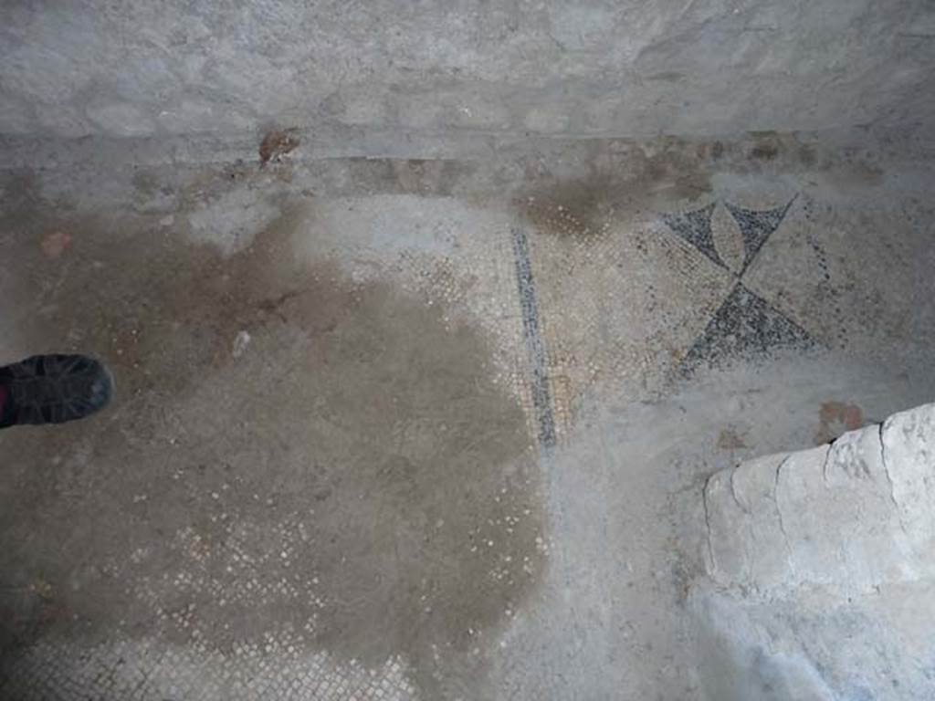 Villa San Marco, Stabiae, September 2015. 
Corridor 49, mosaic threshold in floor at west end of corridor, turning north into room 39.