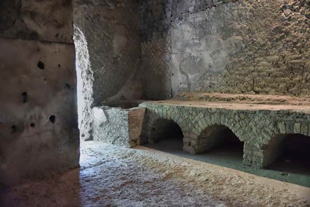 Villa San Marco, Stabiae, April 2018. 
Room 26, looking towards north-west corner of kitchen and bench/hearth against north wall.
Photo courtesy of Ian Lycett-King. Use is subject to Creative Commons Attribution-NonCommercial License v.4 International.