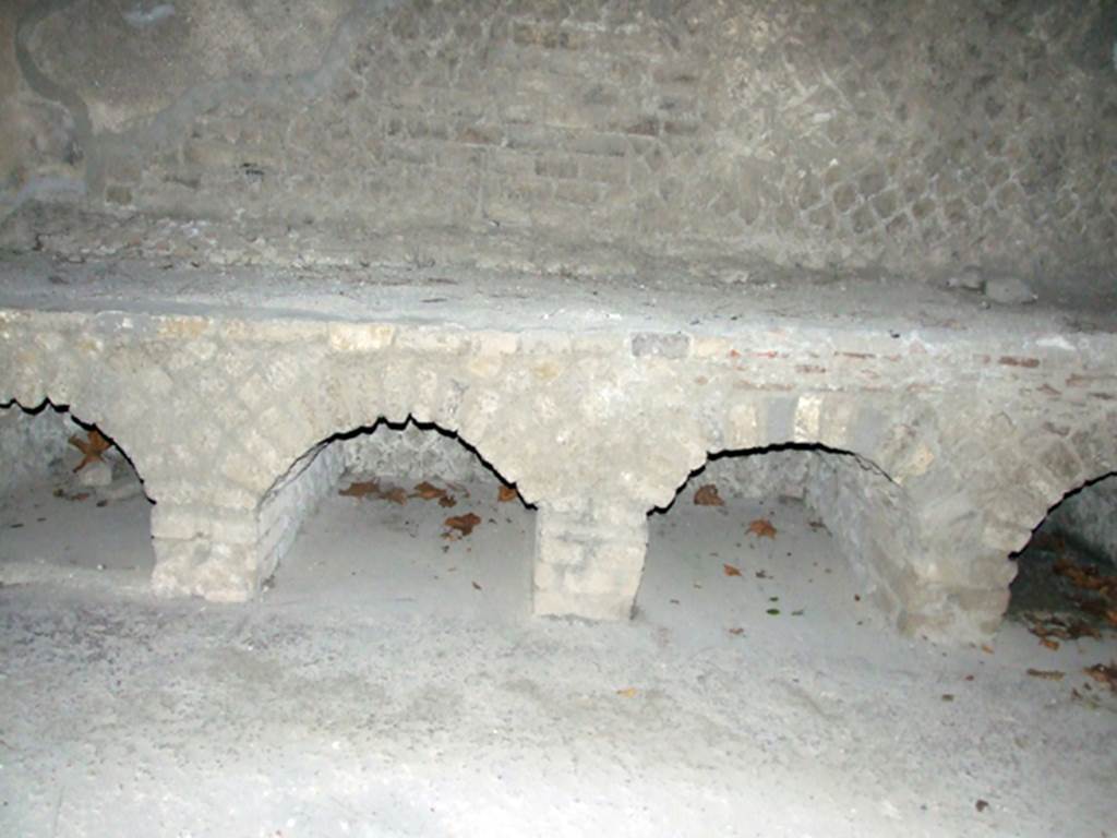 Castellammare di Stabia, Villa San Marco, December 2006. Room 26,kitchen. Looking north towards hearth resting on four arches for storage.