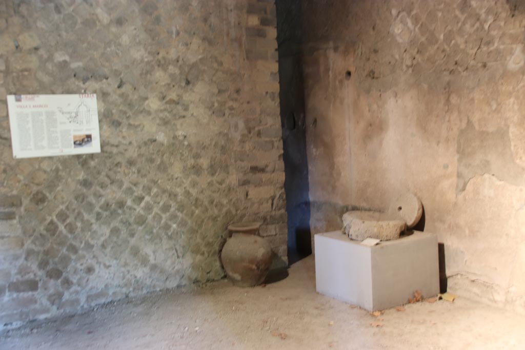Villa San Marco, Stabiae, October 2022. 
Room 26, south-east corner of kitchen with narrow area. Photo courtesy of Klaus Heese.
