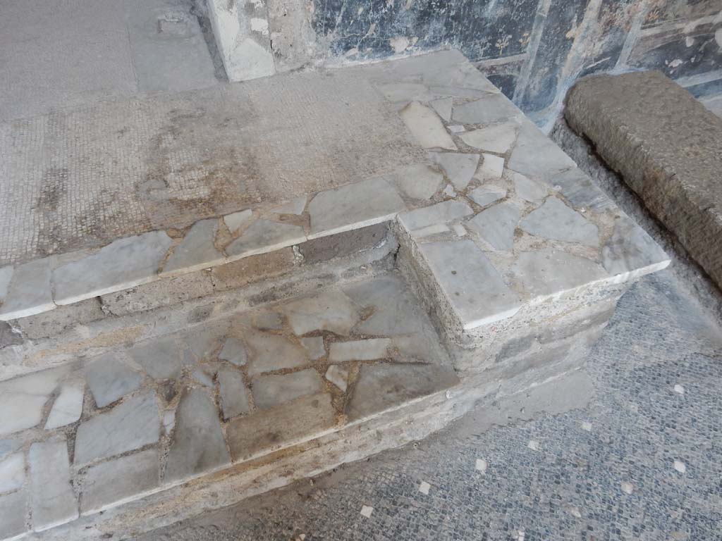 Villa San Marco, Stabiae, June 2019. Room 45, north end of steps to lararium on west side of atrium.  
Photo courtesy of Buzz Ferebee