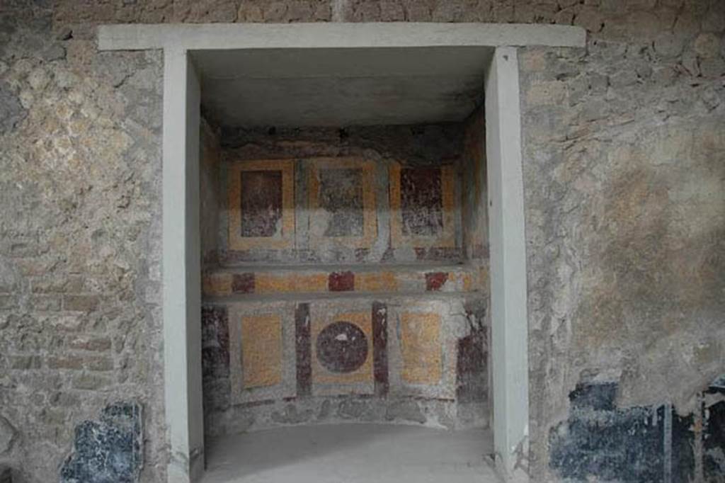 Castellammare di Stabia, Villa San Marco, January 2011. Room 45, lararium in west wall of atrium. Photo courtesy of Nando Calabrese.
