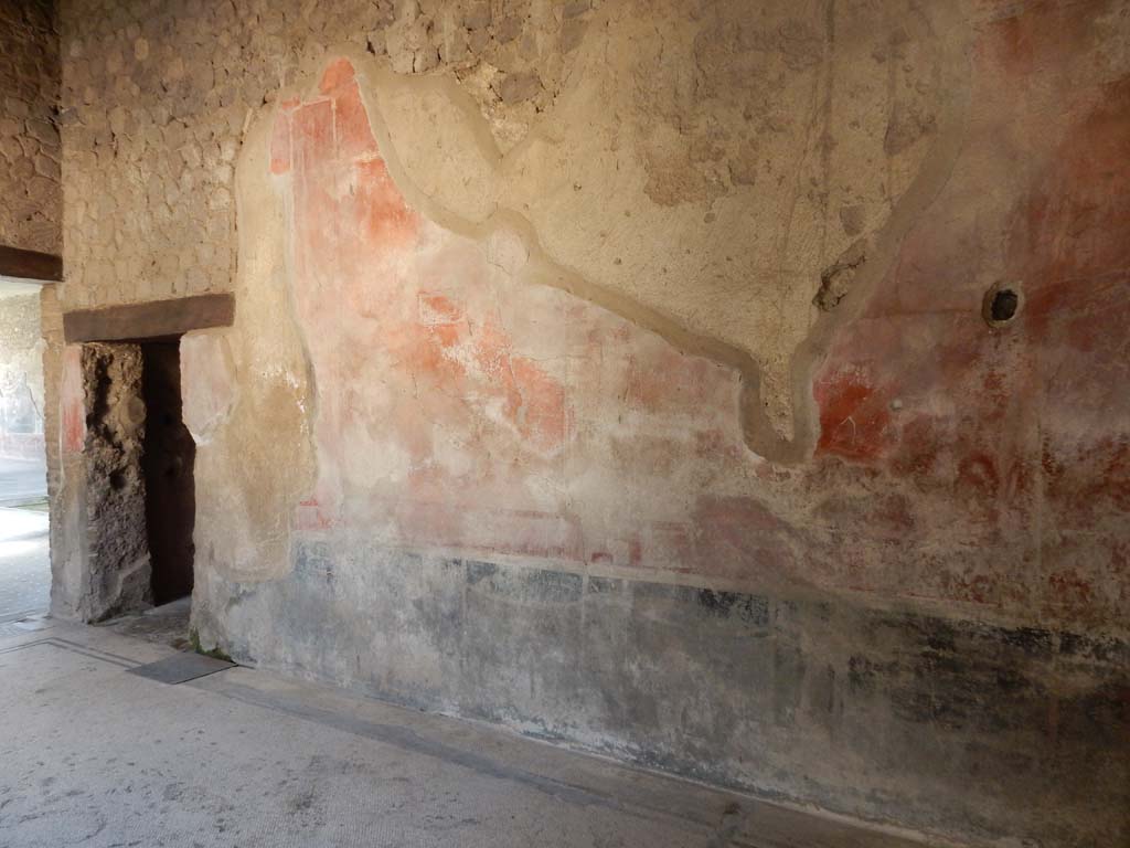 Villa San Marco, Stabiae, June 2019. Corridor 32, doorway to kitchen 26, on left, in south wall of corridor. 
Photo courtesy of Buzz Ferebee