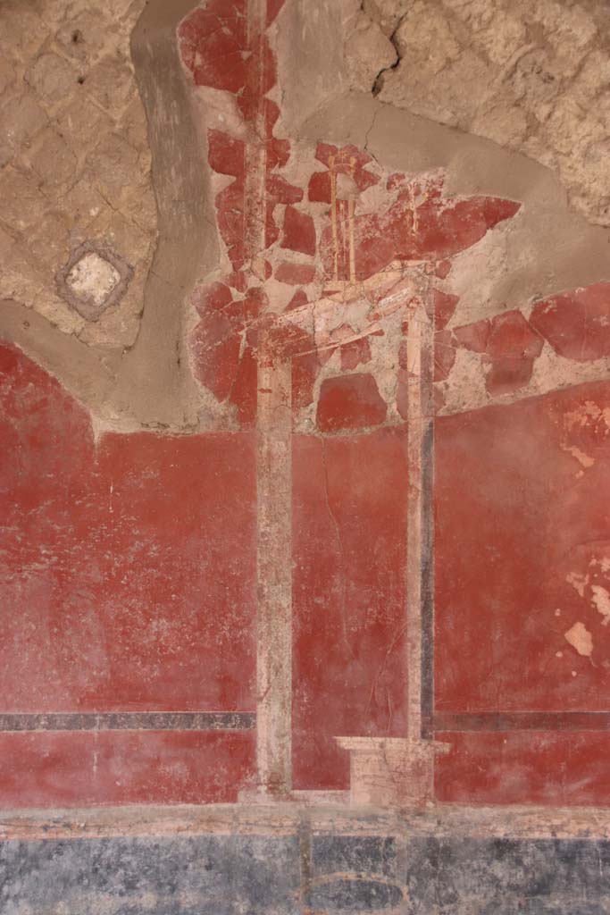 Villa San Marco, Stabiae, September 2019. 
Corridor 32, detail from painted decoration from west wall. Photo courtesy of Klaus Heese.