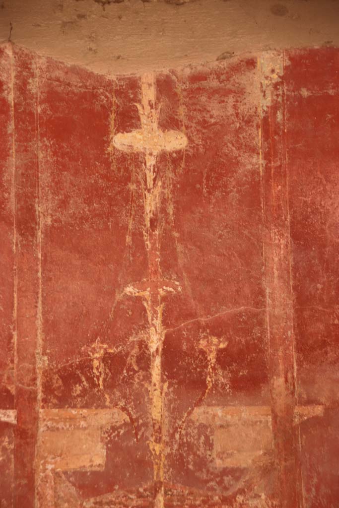 Villa San Marco, Stabiae, October 2020. Corridor 32, detail from painted golden candelabra from west wall. 
Photo courtesy of Klaus Heese