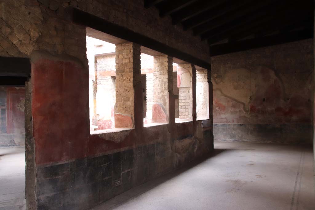 Villa San Marco, Stabiae, September 2019. 
Corridor 32, looking south-east from other end of same corridor, towards east wall with windows overlooking garden area. 
Photo courtesy of Klaus Heese.