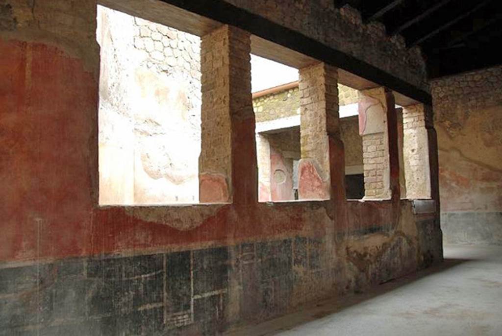 Castellammare di Stabia, Villa San Marco, January 2011. Corridor 32, looking south-east from other end of same corridor, towards wall with windows overlooking garden area.
Photo by Nando Calabrese.