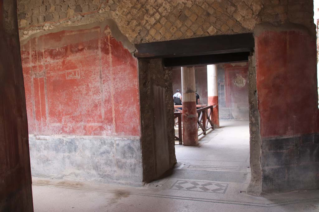 Villa San Marco, Stabiae, September 2019. Doorway from east side of corridor 22, to vestibule 24 at entrance to room 25.
Photo courtesy of Klaus Heese.