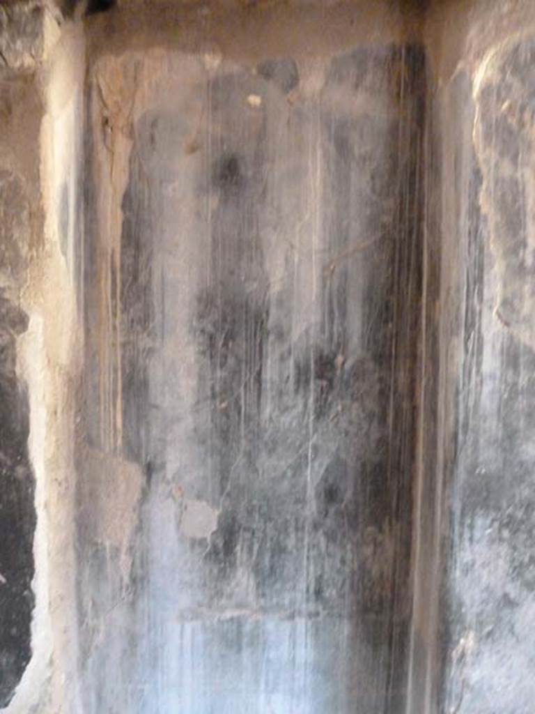Villa San Marco, Stabiae, September 2015. 
Doorway to room 25, from south-east corner of room 23, painted north wall in vestibule doorway.