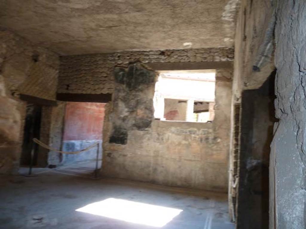 Villa San Marco, Stabiae, September 2015. Room 23, south wall with doorways to room 25 and corridor 22, on left. The window into garden 19 is in the south wall.