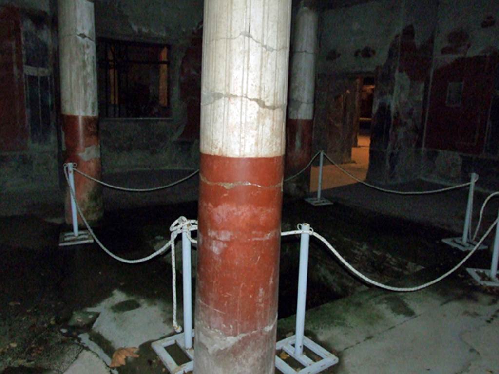 Castellammare di Stabia, Villa San Marco, December 2006. Room 25, looking south-west across impluvium or pool in tetrastyle atrium of baths area.