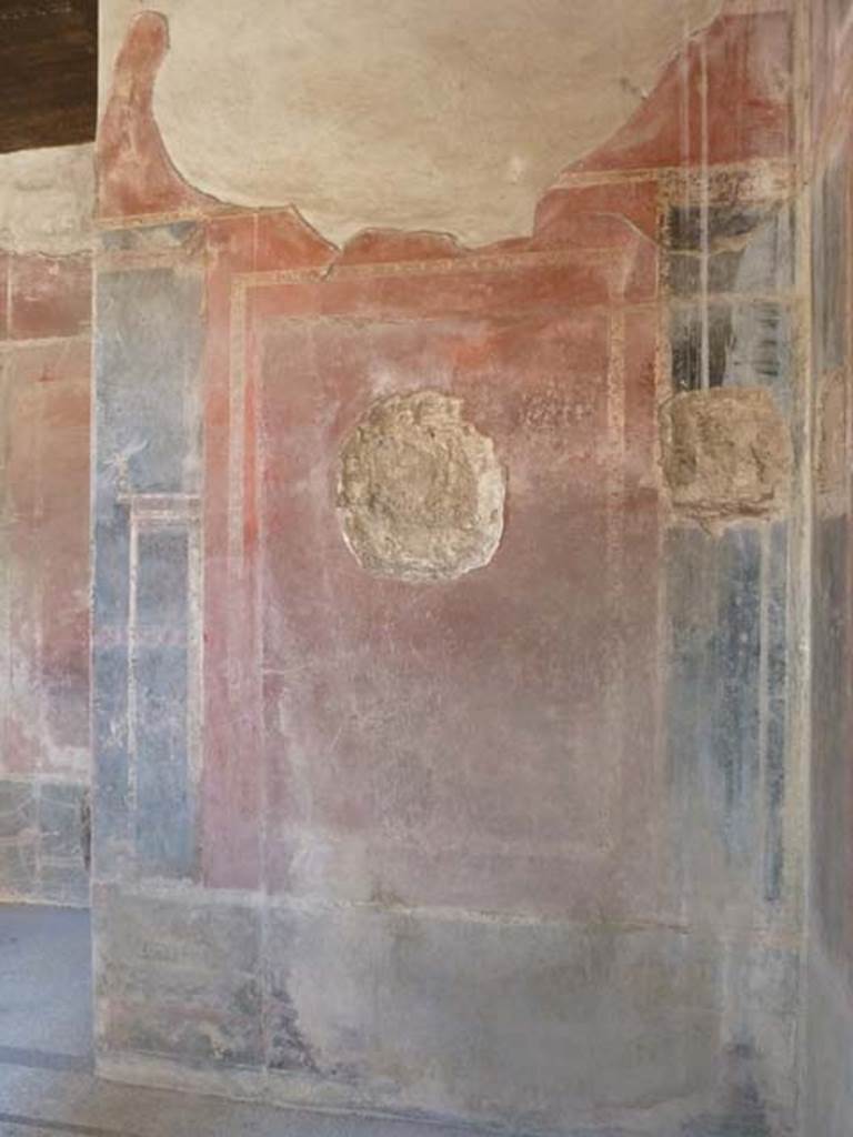 Villa San Marco, Stabiae, September 2015. Room 25, east wall in south-east corner.