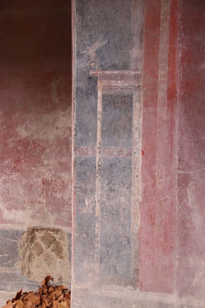 Villa San Marco, Stabiae, October 2020.  
Room 25, detail from east wall in south-east corner. Photo courtesy of Klaus Heese.