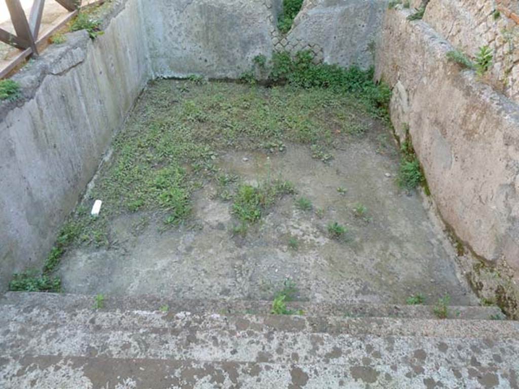 Villa San Marco, Stabiae, September 2015. Room 42a, steps down into swimming pool.