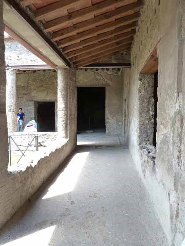 Villa of Mysteries, Pompeii. May 2010. Looking north along portico P6, towards doorways to corridor F1, and room 6.