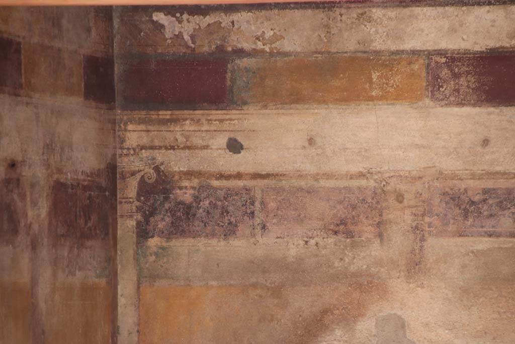 Villa of Mysteries, Pompeii. September 2021. 
Room 42, detail of painted decoration from upper north-east corner. Photo courtesy of Klaus Heese.