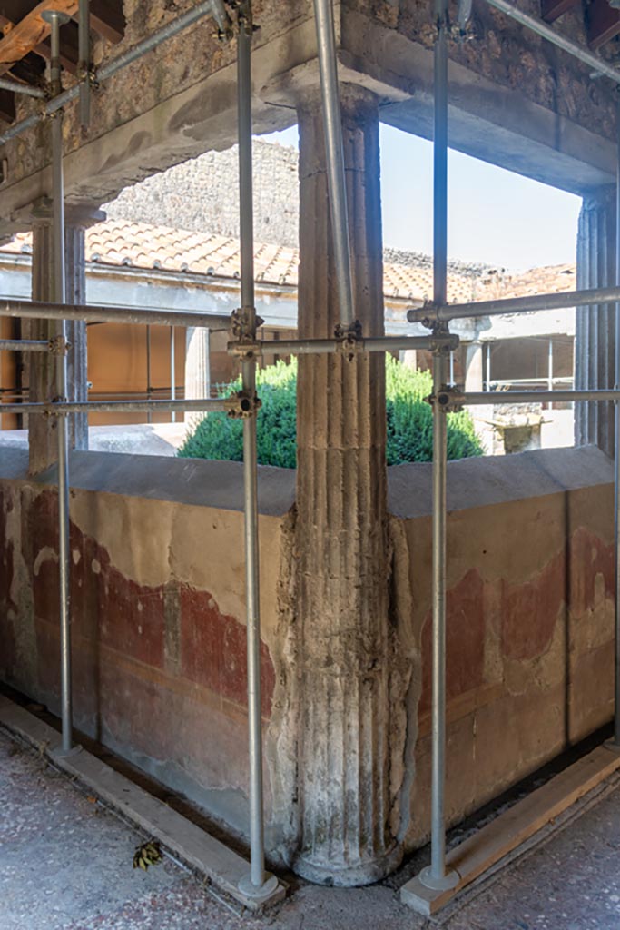 Villa of Mysteries, Pompeii. October 2023. 
South-east corner of peristyle B and C. Photo courtesy of Johannes Eber.