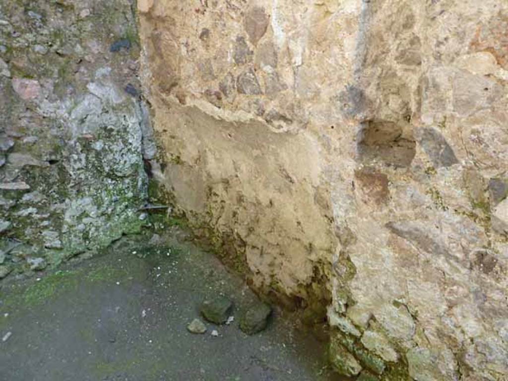 Villa of Mysteries, Pompeii. May 2010. Room 29, recess in south-east corner of south wall.