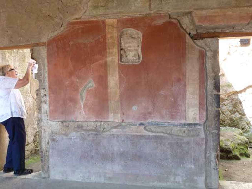 Villa of Mysteries, Pompeii. May 2010. Painted north wall of peristyle D, between doorways 28 and 29.