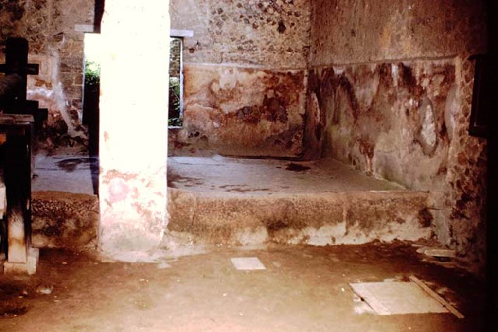 Villa of Mysteries, Pompeii. 1966. Room 48-9, looking towards east wall. Photo by Stanley A. Jashemski.
Source: The Wilhelmina and Stanley A. Jashemski archive in the University of Maryland Library, Special Collections (See collection page) and made available under the Creative Commons Attribution-Non Commercial License v.4. See Licence and use details.
J66f1026