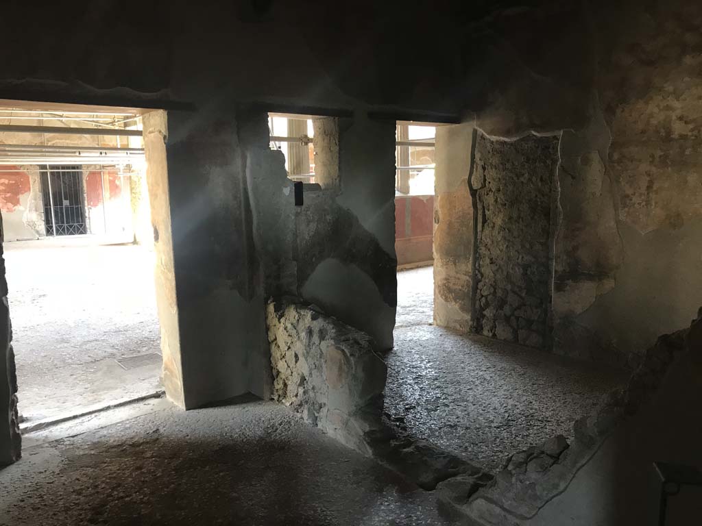 Villa of Mysteries, Pompeii. April 2019. Room 21, on left, and doorway from room 20 on right.
Looking towards peristyle from both doorways. Photo courtesy of Rick Bauer.